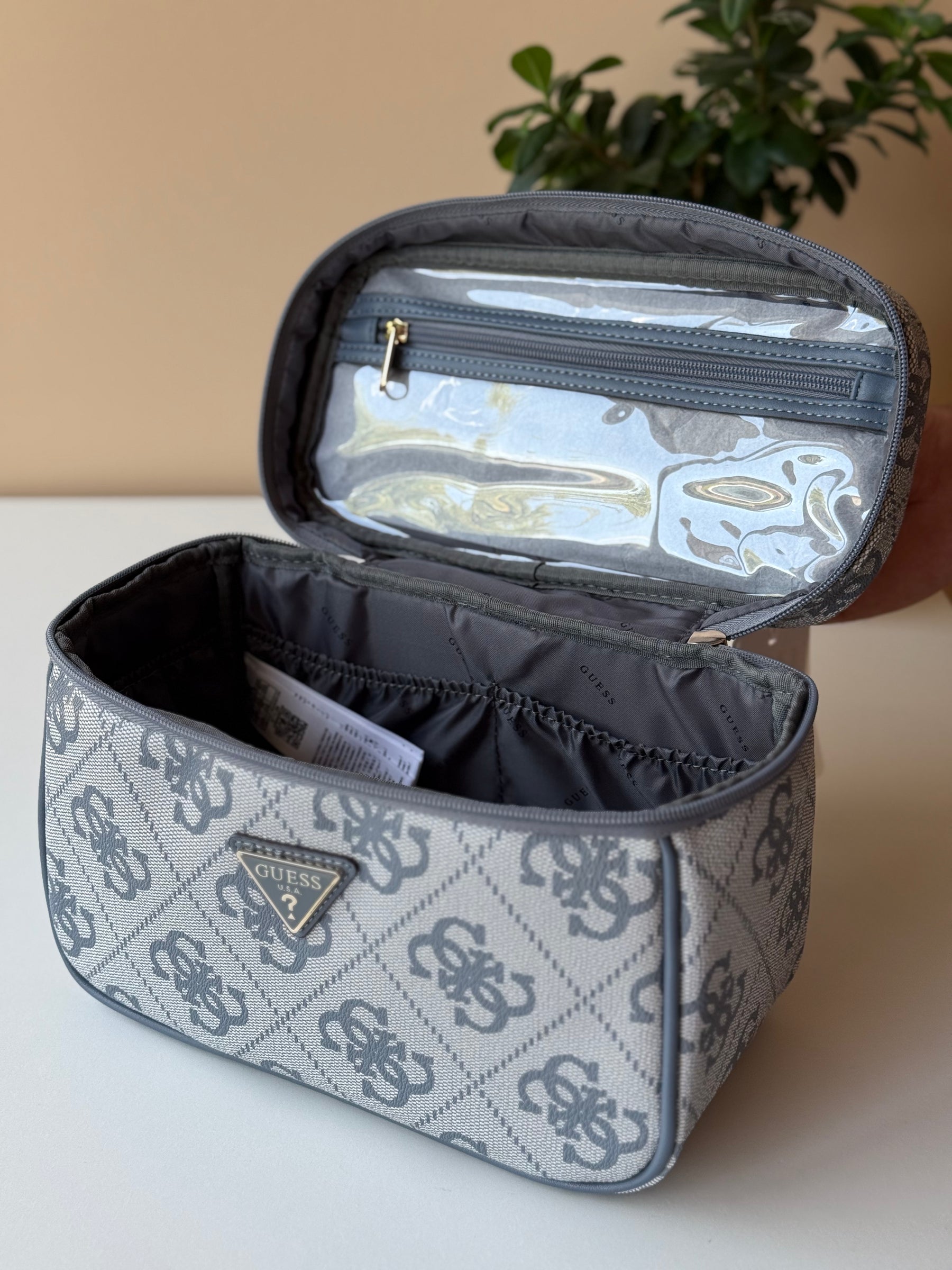 Guess Logo Wash Bag