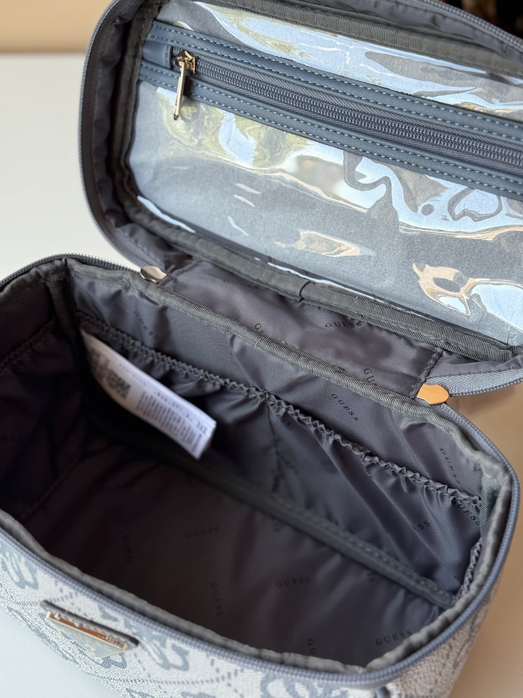 Guess Logo Wash Bag