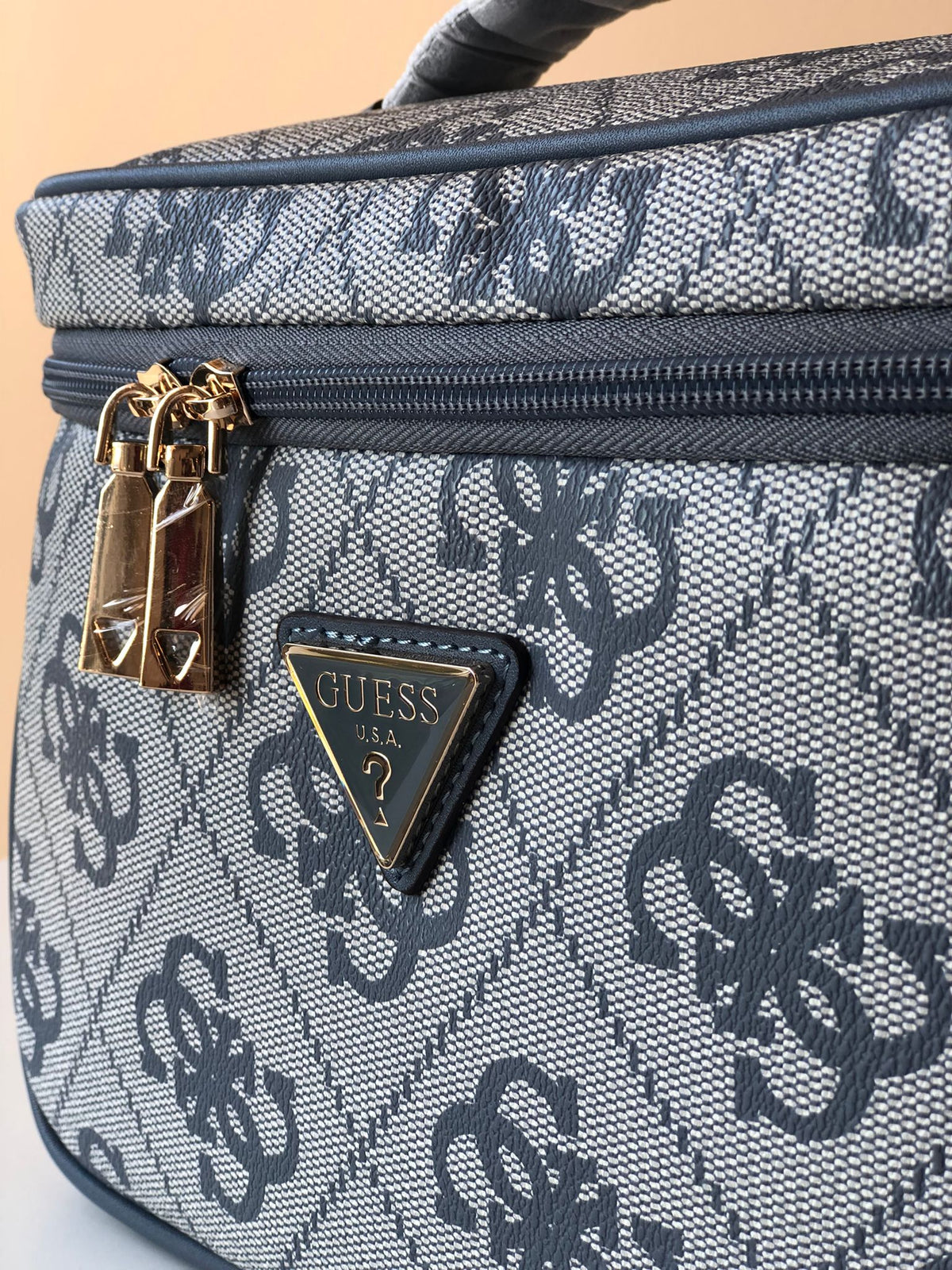 Guess Logo Wash Bag
