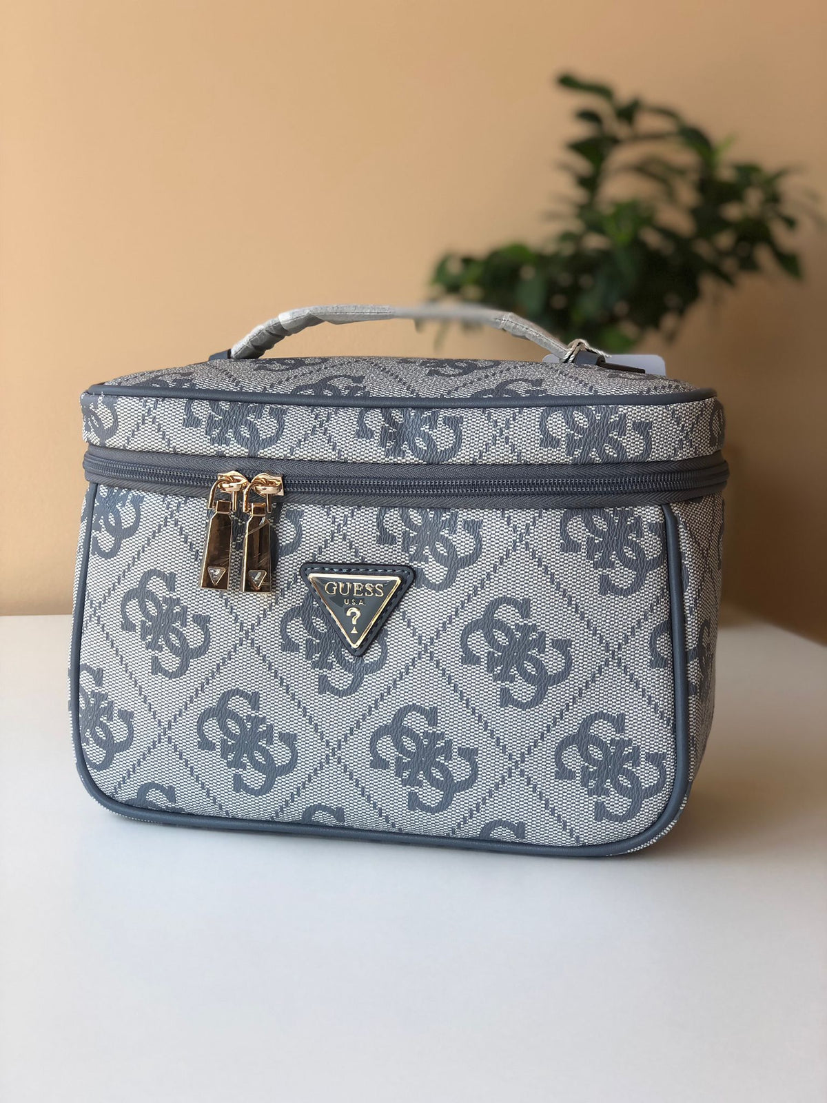 Guess Logo Wash Bag