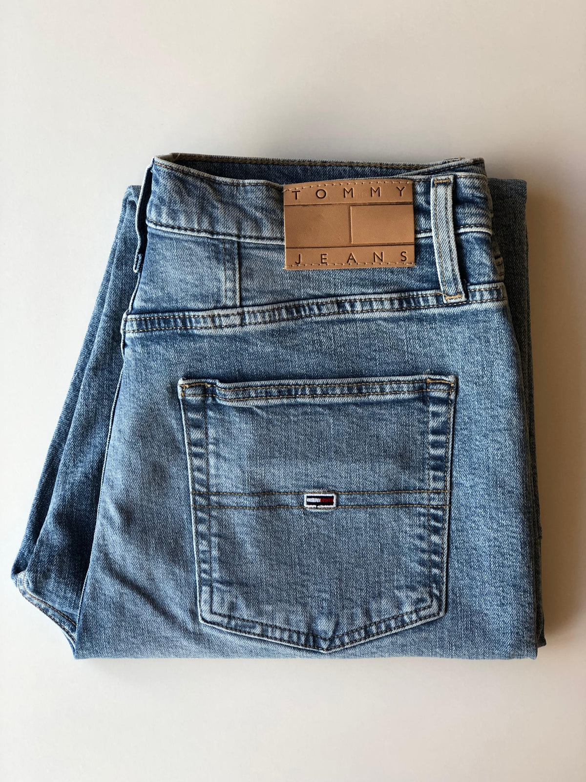 Tommy Jeans Mom Slim Ultra High Jeans
