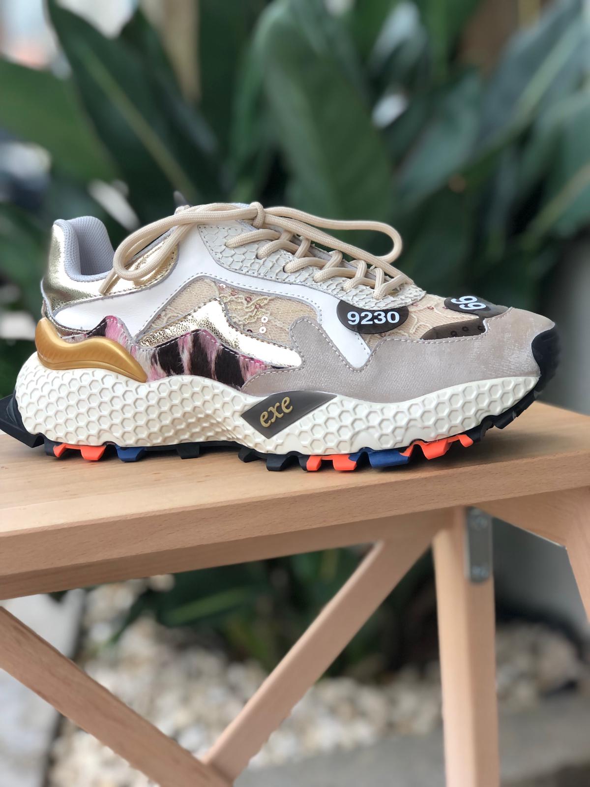Exé Beige Gold Sneakers