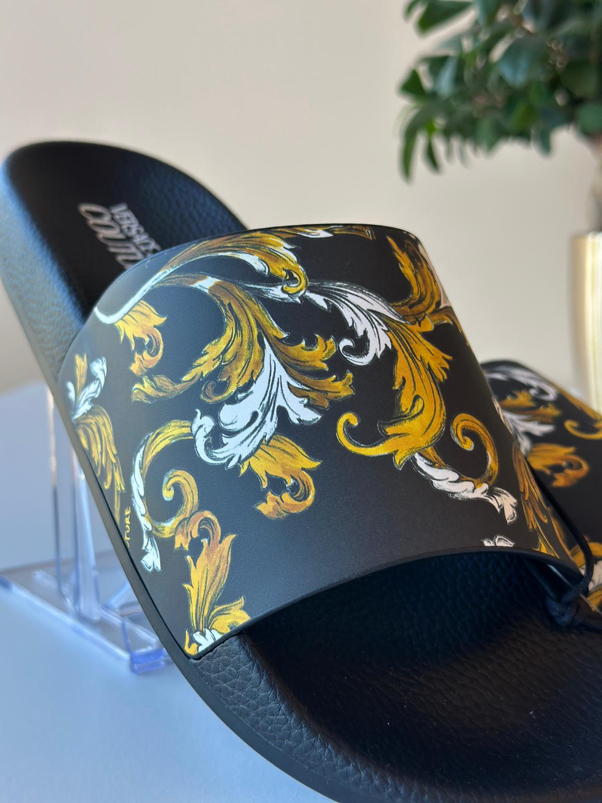 Chinelos Logo Baroque Versace Jeans Couture