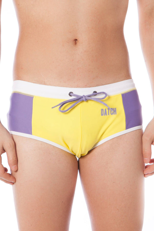 DATCH PEÇAS DE TRAJE SOB O HOMEM AMARELO