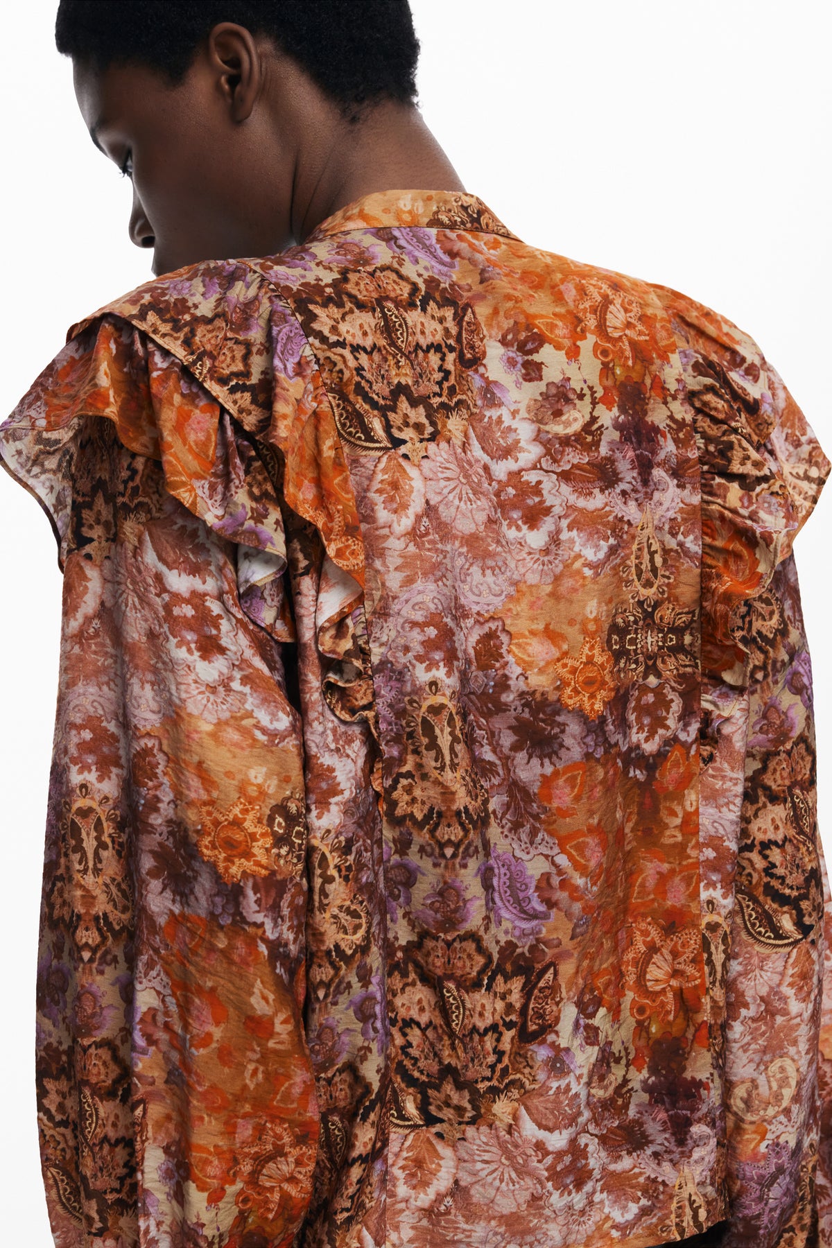CAMISA COM LOGÓTIPO DESIGUAL MULHER LARANJA
