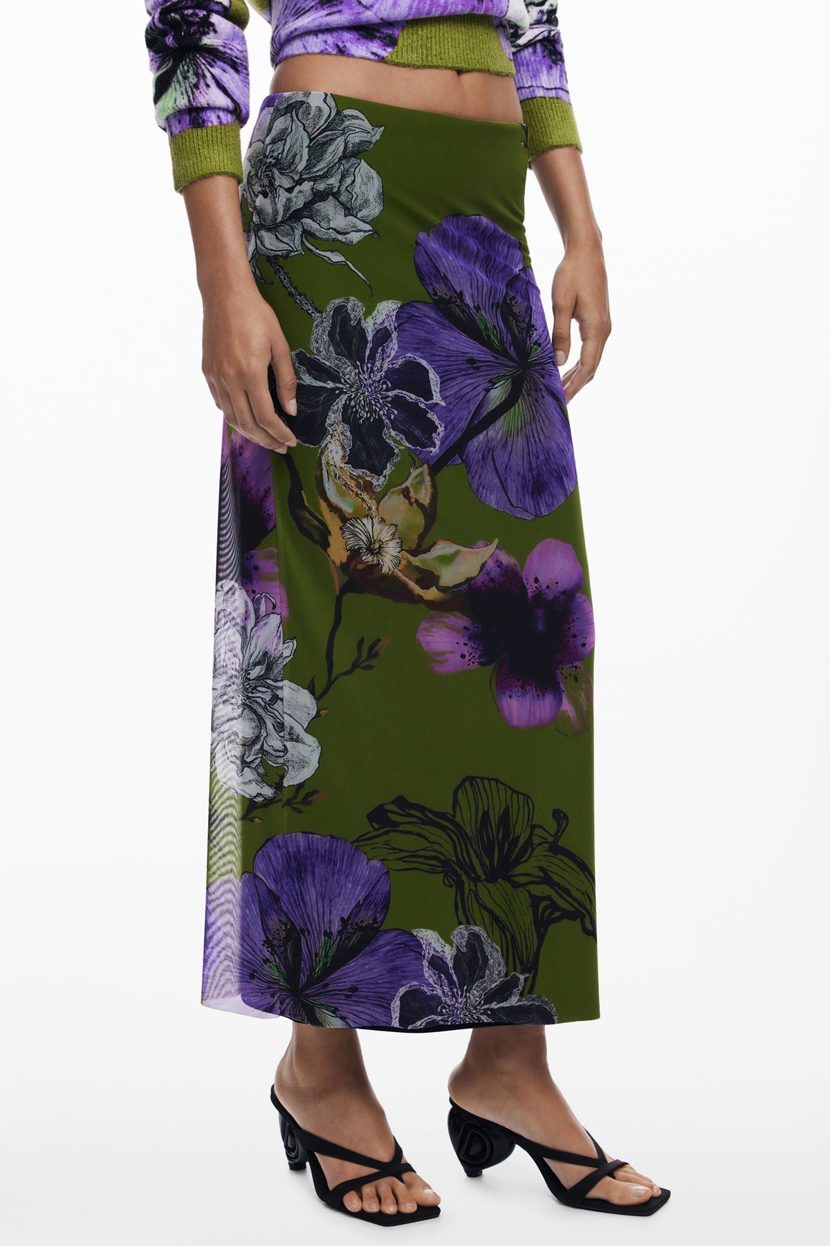 SAIA COM LOGÓTIPO DESIGUAL MULHER VERDE