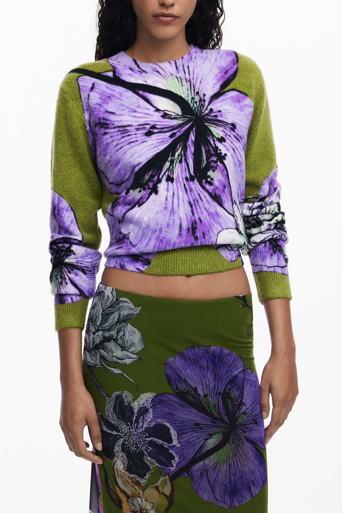 SAIA COM LOGÓTIPO DESIGUAL MULHER VERDE