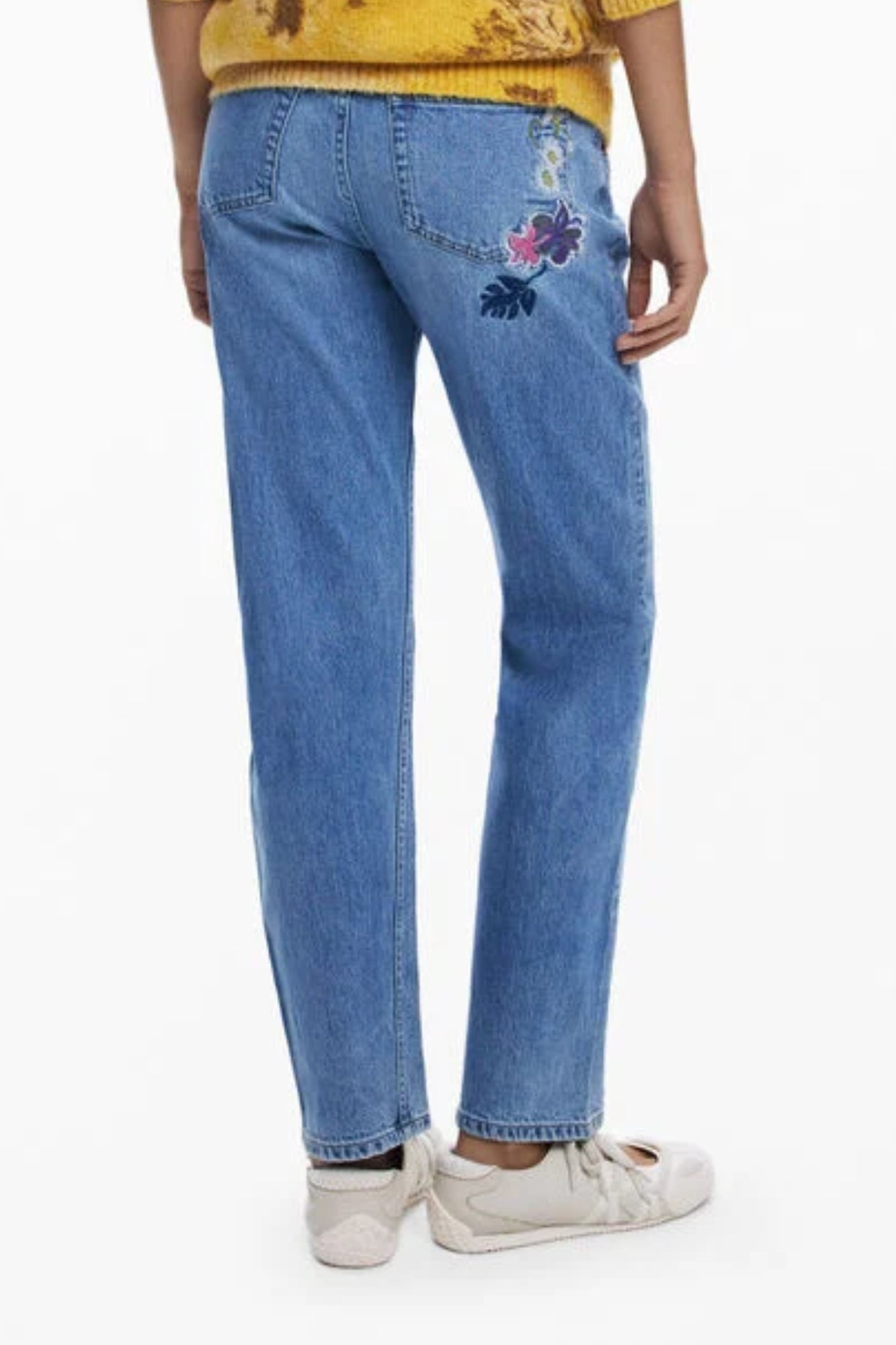 JEANS EM ALGODÃO DESIGUAL MULHER AZUL CLARO