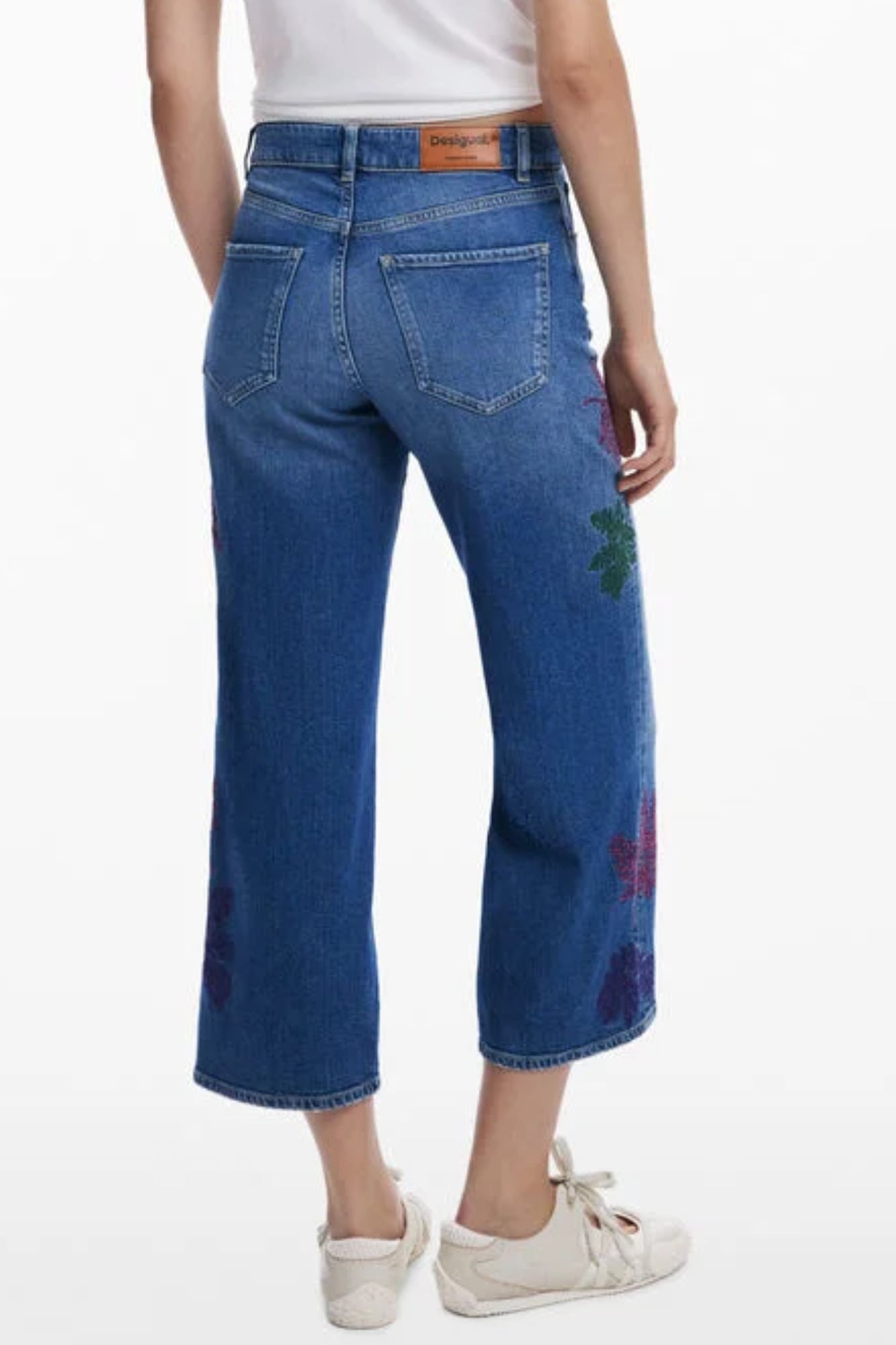 JEANS EM ALGODÃO DESIGUAL MULHER AZUL CLARO