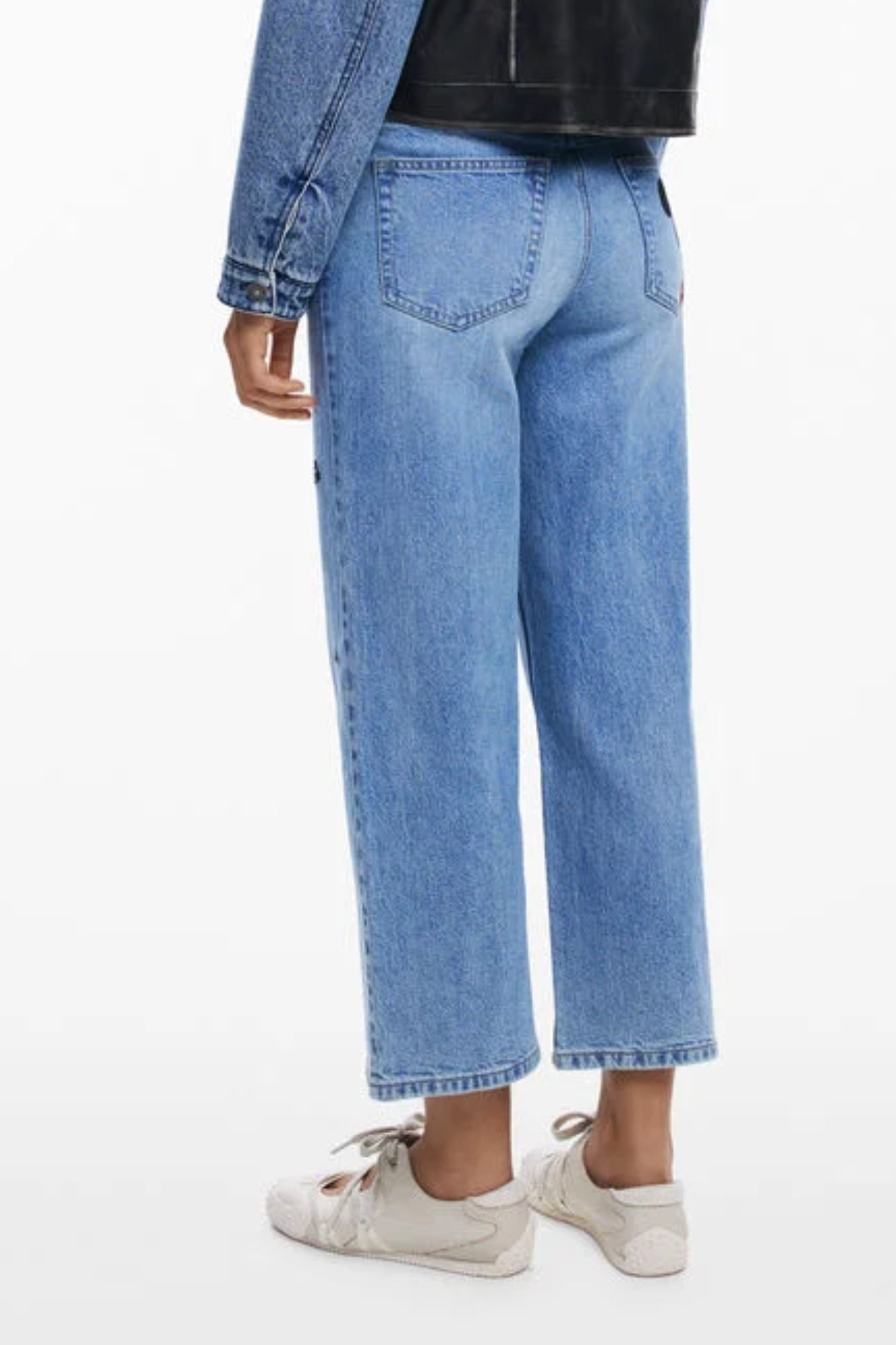 JEANS EM ALGODÃO DESIGUAL MULHER AZUL CLARO