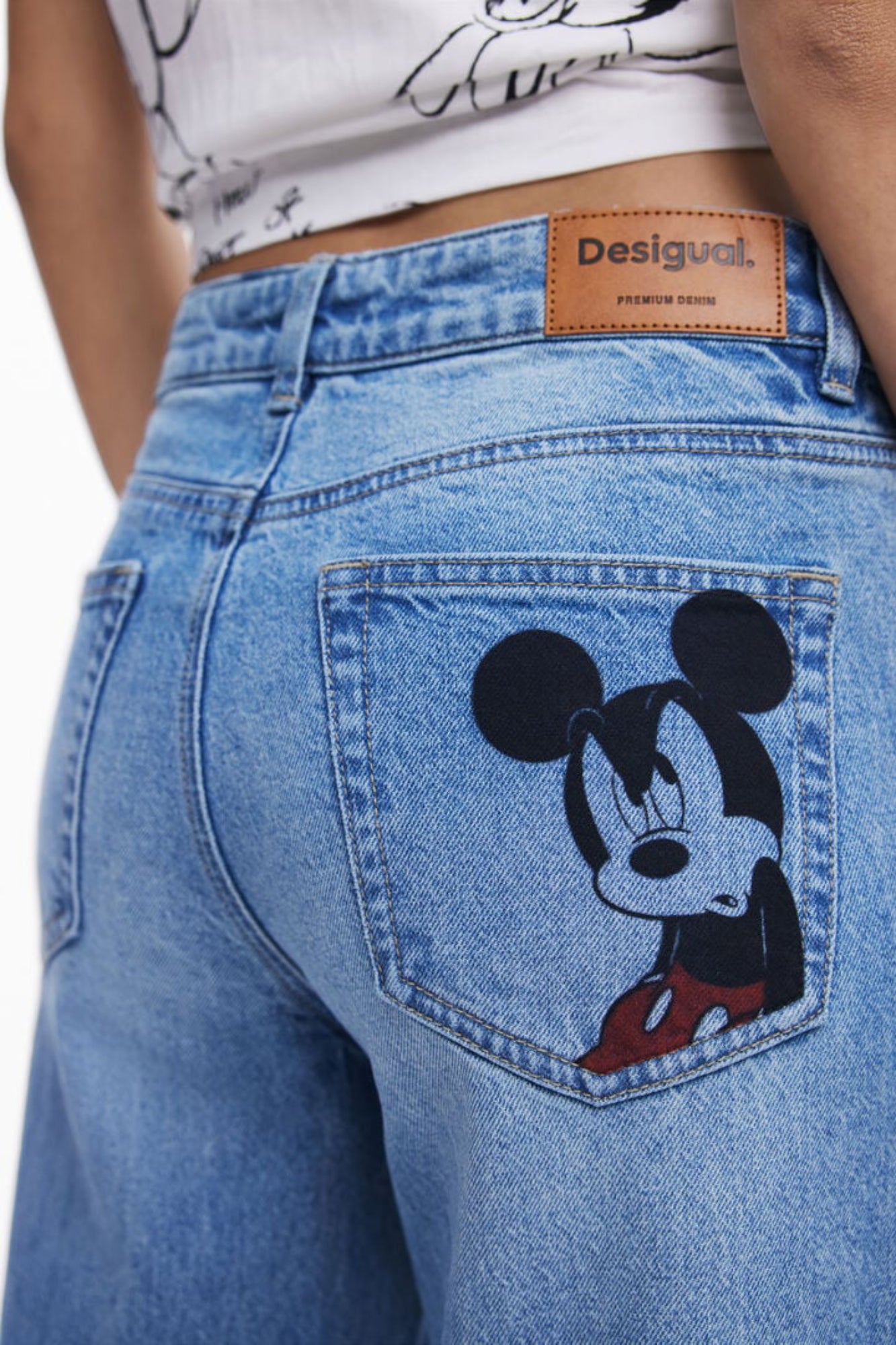 JEANS EM ALGODÃO DESIGUAL MULHER AZUL CLARO