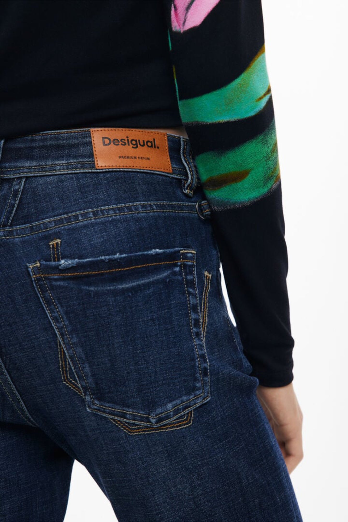 JEANS EM ALGODÃO DESIGUAL MULHER AZUIS