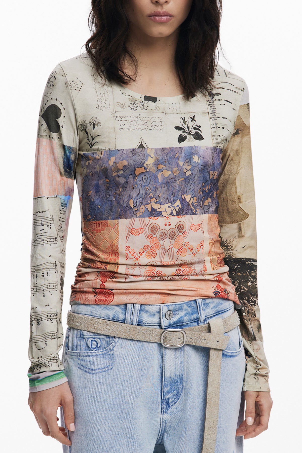 T-SHIRT COM LOGÓTIPO DESIGUAL MULHER BEGE