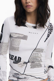 T-SHIRT COM LOGÓTIPO DESIGUAL MULHER BRANCA
