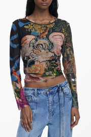 T-SHIRT COM LOGÓTIPO DESIGUAL MULHER PRETA