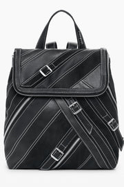 MOCHILA COM FECHO DESIGUAL MULHER PRETA