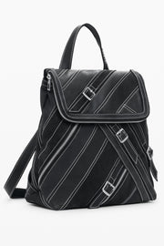 MOCHILA COM FECHO DESIGUAL MULHER PRETA
