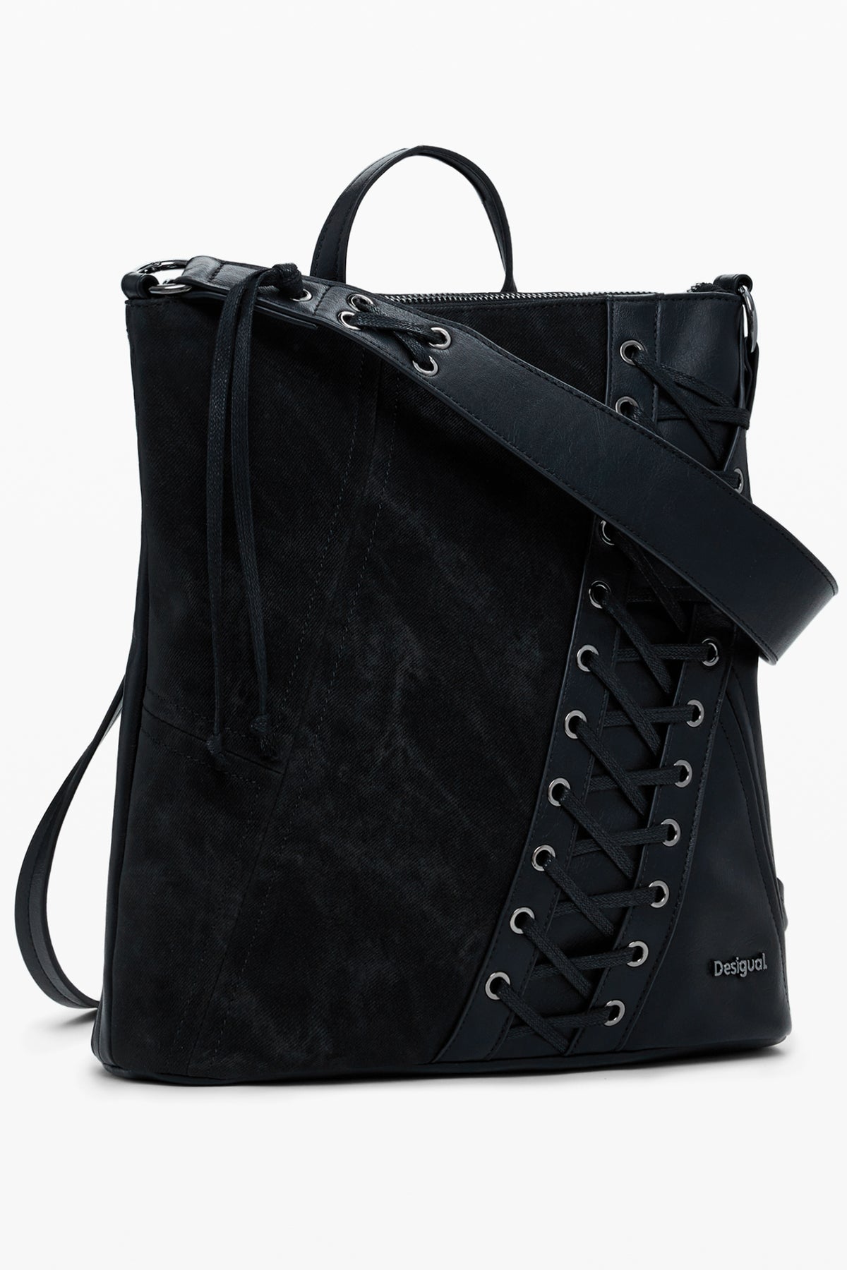 MOCHILA COM FECHO DESIGUAL MULHER PRETA