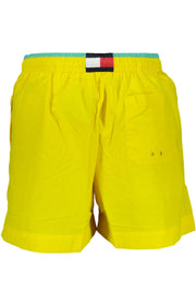 PARTE DE BANHO TOMMY HILFIGER SOB O HOMEM AMARELO